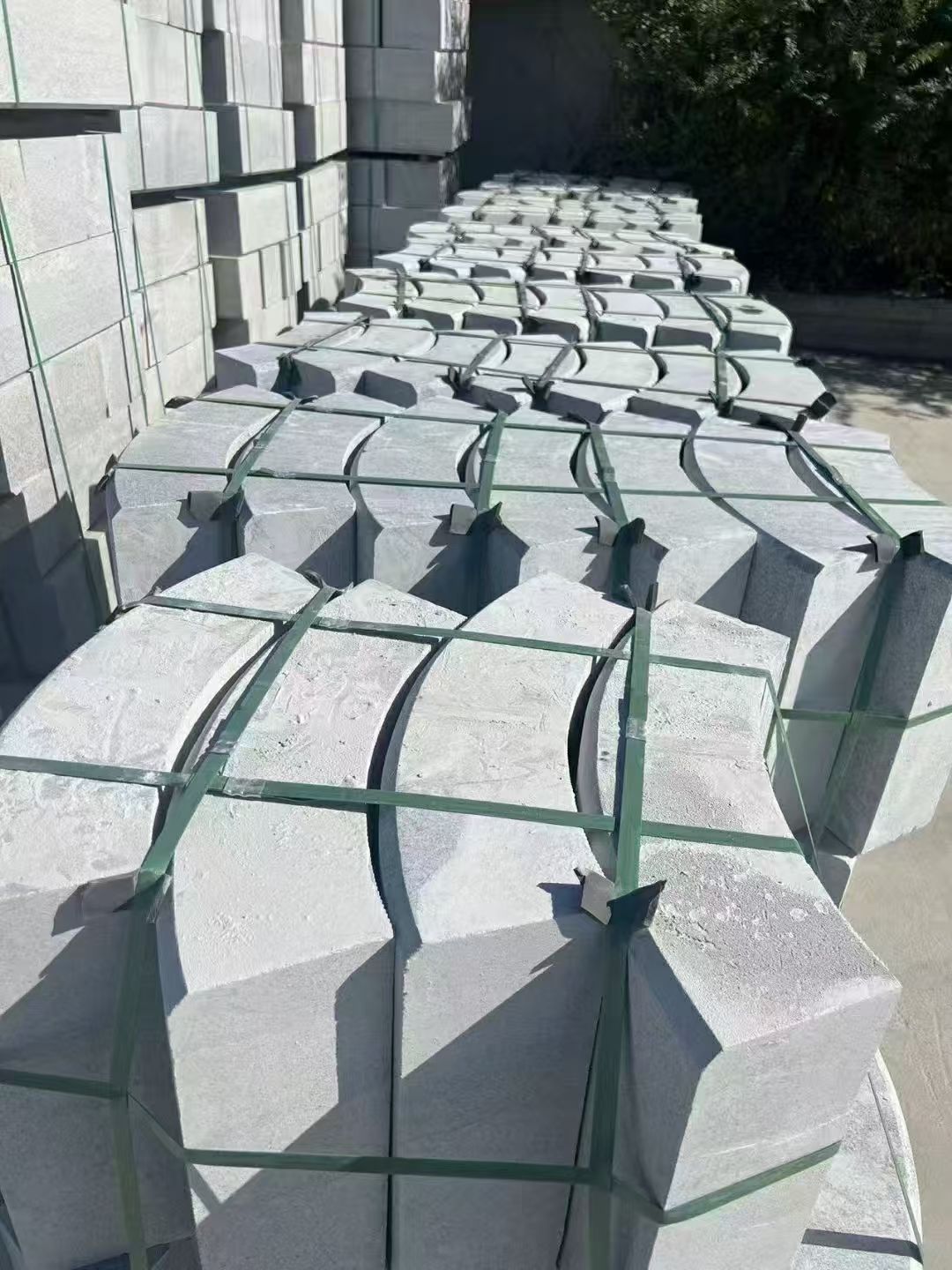 晋中 芝麻灰弧形路沿石