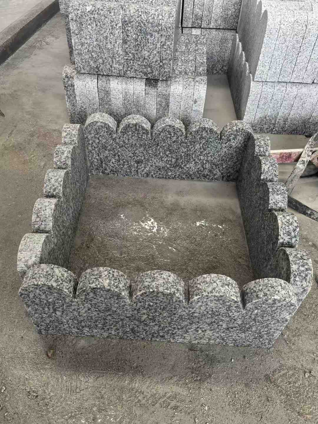 晋中 花边石、花坛围栏石、花池界石、菜园栅栏石、镶边石、波浪状界石介绍