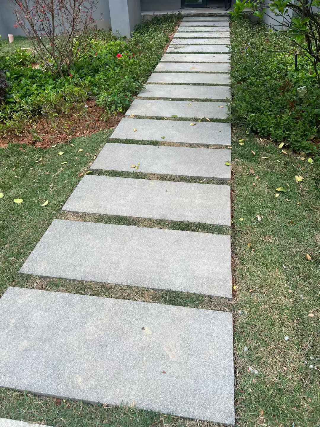 晋中 芝麻黑小区踏步、汀步石铺装效果