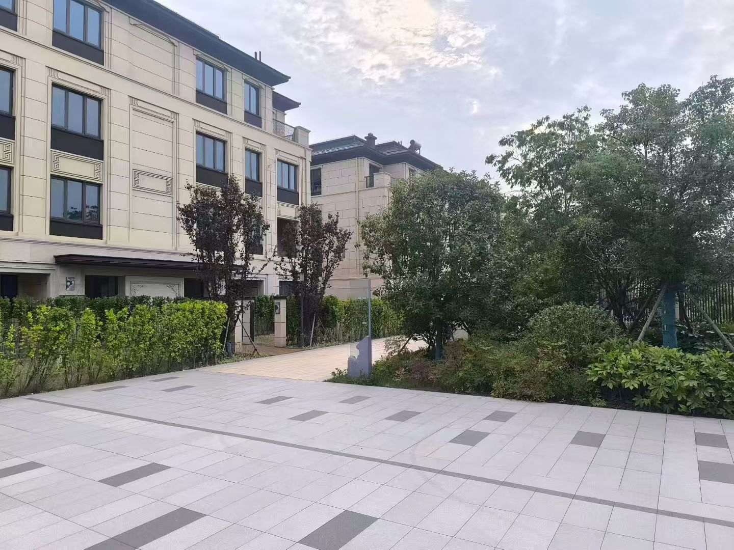 晋中 芝麻白与芝麻白搭配铺装，尺寸1200*600