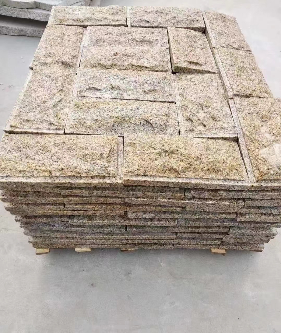 晋中黄锈石蘑菇石